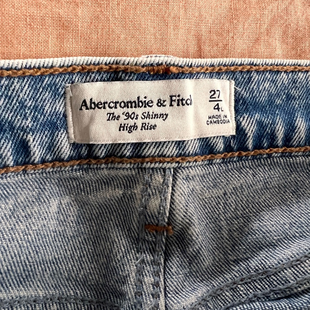 High Rise Light Blue Jeans - Picture 5 of 8